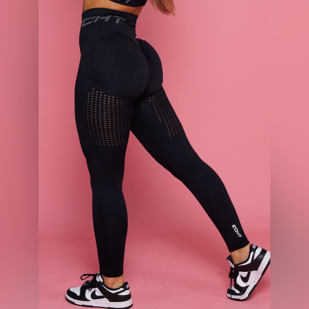 Arise Scrunch Air leggings to enhance the booty.